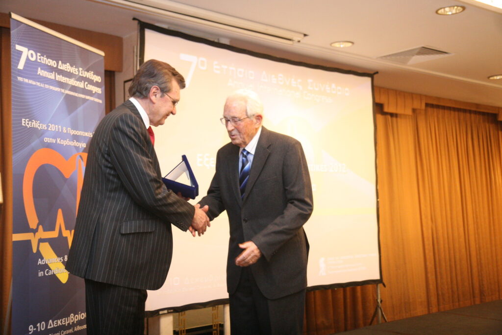 7ο Διεθνές Συνέδριο με θέμα “Εξελίξεις 2011 και Προοπτικές 2012 στην Καρδιολογία” – Βράβευση του καθηγητή Παθολογίας του Πανεπιστημίου Αθηνών κ. Δάικου.