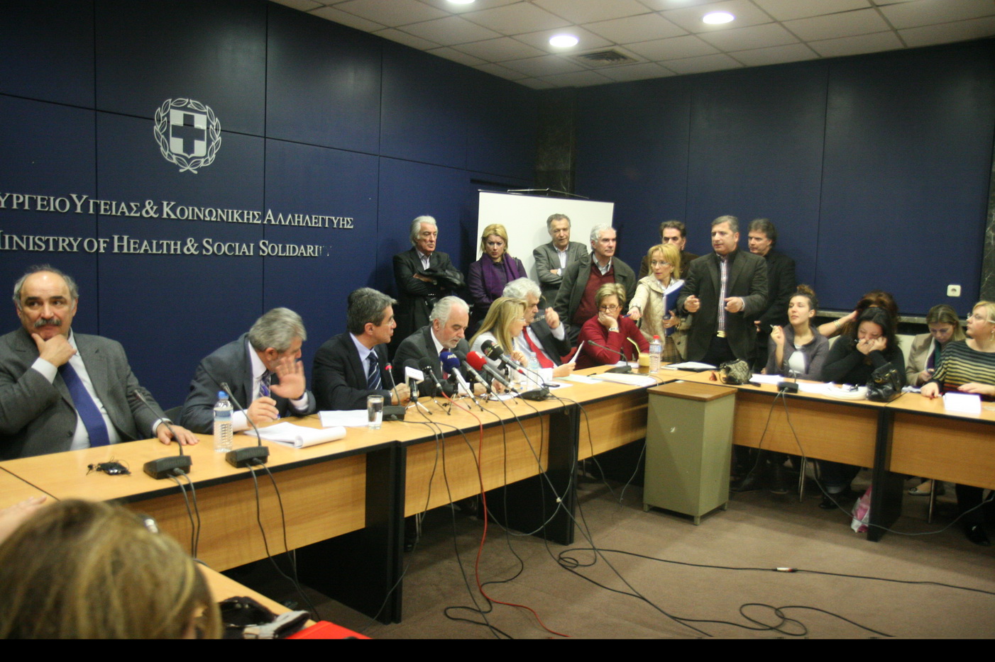 28 12 11 Patoulis Sinedefxi Typou Loberdou Gia Farmaka 22