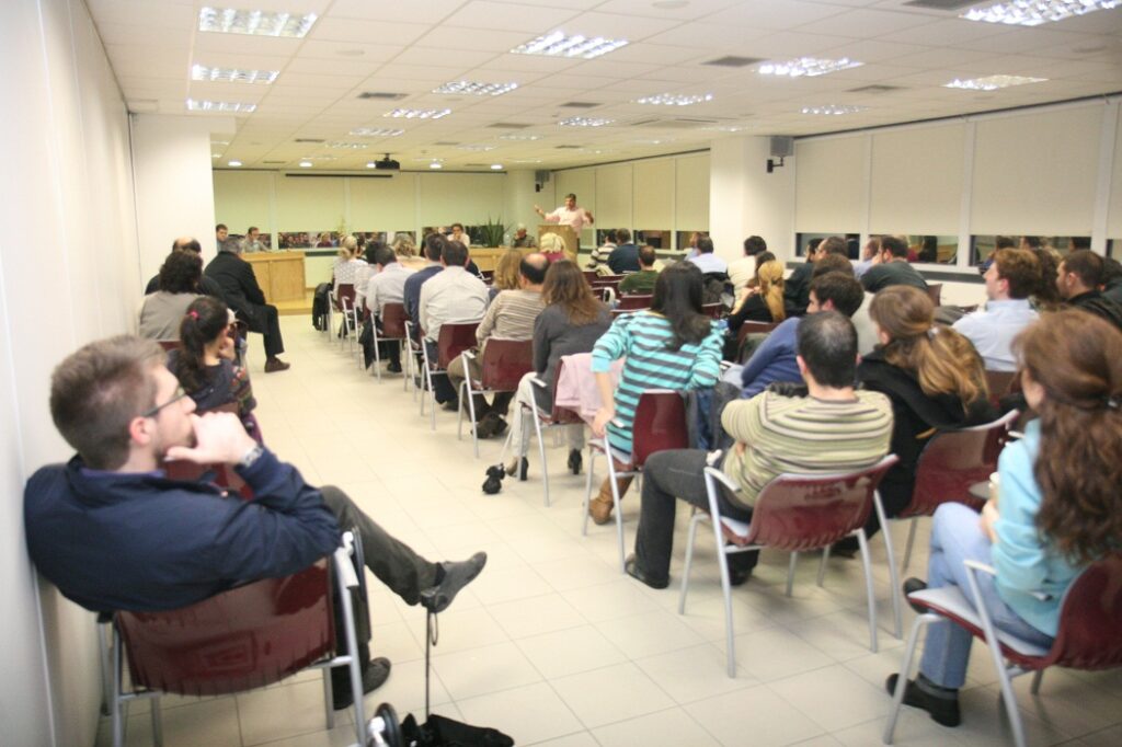 Συνάντηση Νέων Γιατρών και ειδικευομένων του ιατρικού συλλόγου Αθηνών εν όψει της συγκέντρωσης στο ΥΥΚΑ