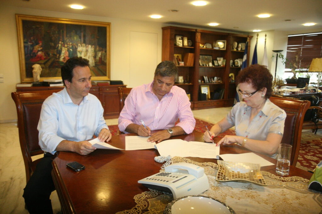 Πρόσβαση στην πρόληψη κατά του καρκίνου του μαστού προσφέρουν εντελώς δωρεάν σε 2.500 γυναίκες ετησίως το Ε.Δ.Δ.Υ.Π.Π.Υ και το Ιατρείο Κοινωνικής Αποστολής σε συνεργασία με το Σύλλογο Φίλων του Ογκολογικού Νοσοκομείου Αγίων Αναργύρων