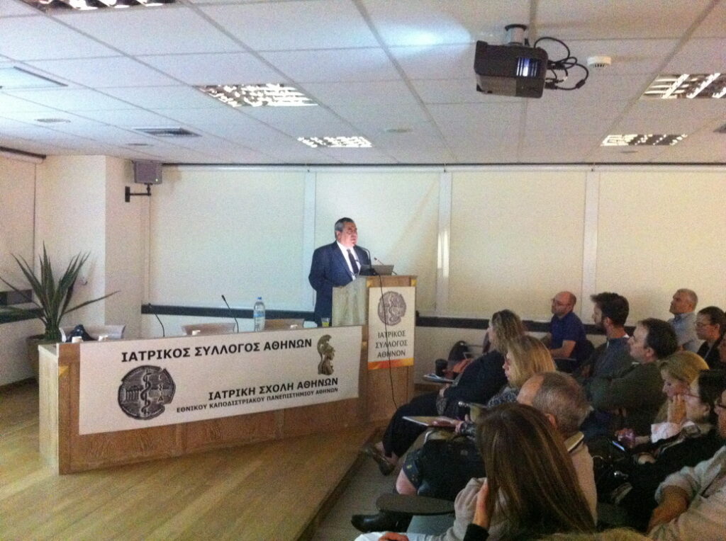 Τις προοπτικές πρόληψης και αντιμετώπισης του AIDS  παρουσίασε σε 200 νέους γιατρούς του ΙΣΑ και σε εκατοντάδες γιατρούς όλης της Ελλάδας διαδικτυακά ο καθηγητής της Ιατρικής Σχολής Αθηνών κος Χατζάκης