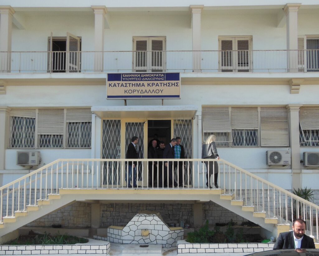 Την Έναρξη Προγραμμάτων Πρόληψης και Προαγωγής Υγείας στα Σωφρονιστικά Καταστήματα της χώρας ανακοίνωσαν το Υπουργείο Δικαιοσύνης και το Ιατρείο Κοινωνικής Αποστολής κατά την παράδοση φαρμάκων και άλλων αγαθών στο Σωφρονιστικό Κατάστημα του Κορυδαλλού