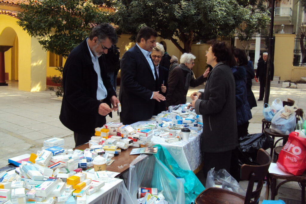 Φάρμακα για το δοκιμαζόμενο συμπολίτη μας: Πρωτοφανής η συμμετοχή των πολιτών στον Ιερό Ναό Αγίας Ζώνης στην Κυψέλη