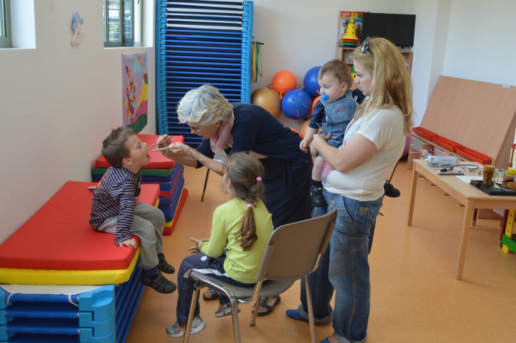 Παιδιατρικοί Έλεγχοι από το Ιατρείο Κοινωνικής Αποστολής στον Παιδικό Σταθμό του Δήλεσι