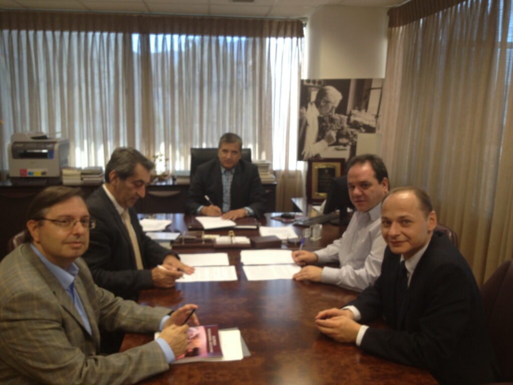 Παράρτημα του Ιατρείο Κοινωνικής Αποστολής ιδρύουν  ο Ιατρικός σύλλογος Αθηνών και η ΑΠΟΣΤΟΛΗ της Ιεράς Αρχιεπισκοπής με τον Εμπορικό Σύλλογο Αθηνών