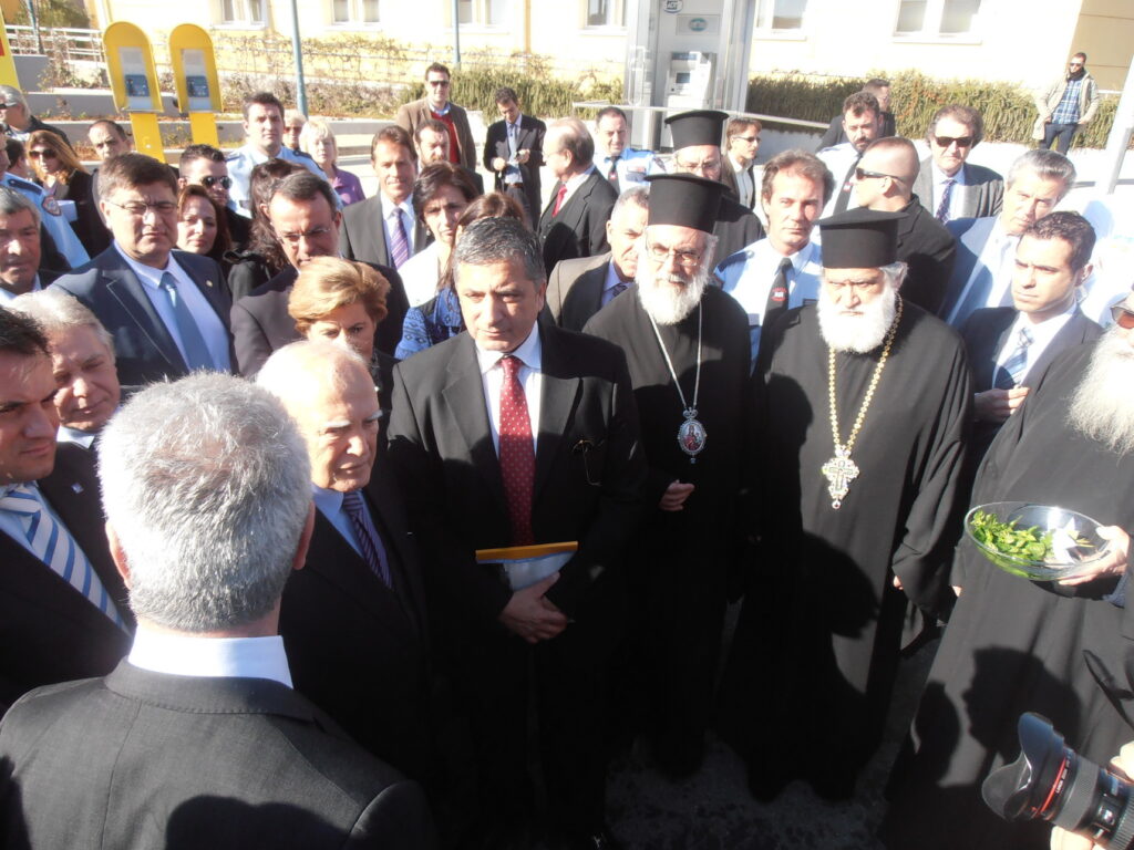 Στην παράδοση των Κινητών Μονάδων Υγείας και του Μαγνητικού Τομογράφου του Ιδρύματος Νιάρχος στην ΑΕΜΥ παρευρέθηκε ο Πρόεδρος του ΙΣΑ