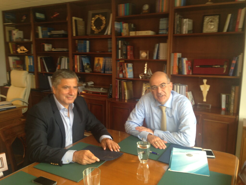 Συνάντηση με τον Υπουργό Ανάπτυξης και κατάθεση μελέτης ΙΣΑ για την επιδότηση των ιατρείων Συνάντηση με τον Υπουργό Ανάπτυξης και κατάθεση μελέτης ΙΣΑ για την επιδότηση των ιατρείων