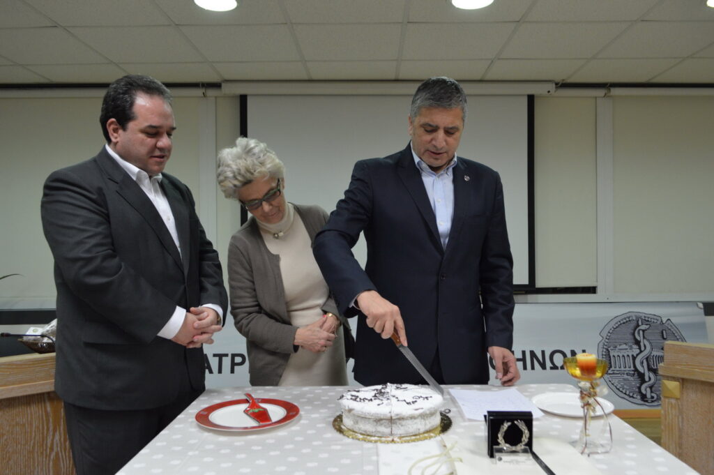 Το Ιατρείο Κοινωνικής Αποστολής έκοψε την πίτα του γιορτάζοντας τρία χρόνια προσφοράς στον συνάνθρωπο Το Ιατρείο Κοινωνικής Αποστολής έκοψε την πίτα του γιορτάζοντας τρία χρόνια προσφοράς στον συνάνθρωπο