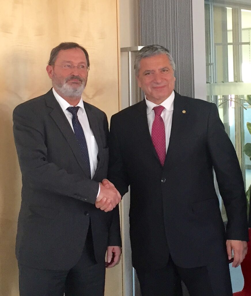 Ο ΙΣΑ ενώνει τις δυνάμεις του με τον Ιατρικό κόσμο της Ευρώπης διεκδικώντας κοινή επίλυση των κρίσιμων υγειονομικών προβλημάτων Ο ΙΣΑ ενώνει τις δυνάμεις του με τον Ιατρικό κόσμο της Ευρώπης διεκδικώντας κοινή επίλυση των κρίσιμων υγειονομικών προβλημάτων