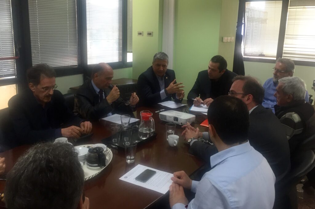 Τις πάγιες θέσεις του ΙΣΑ για τον ΕΟΠΥΥ, διατύπωσαν ο πρόεδρος Γ. Πατούλης και τα μέλη του Δ.Σ ,στο πλαίσιο σημερινής συνάντησης, με τον πρόεδρο του Φορέα Σ. Μπερσίμη Τις πάγιες θέσεις του ΙΣΑ για τον ΕΟΠΥΥ, διατύπωσαν ο πρόεδρος Γ. Πατούλης και τα μέλη του Δ.Σ ,στο πλαίσιο σημερινής συνάντησης, με τον πρόεδρο του Φορέα Σ. Μπερσίμη