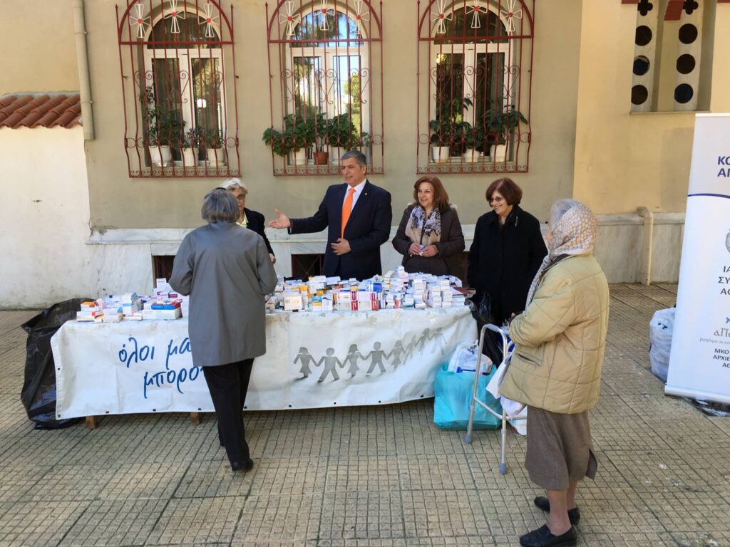 17 μεγάλοι σάκοι με φάρμακα μαζεύτηκαν στην εκκλησία Αγίας Τριάδος στο Ηράκλειο