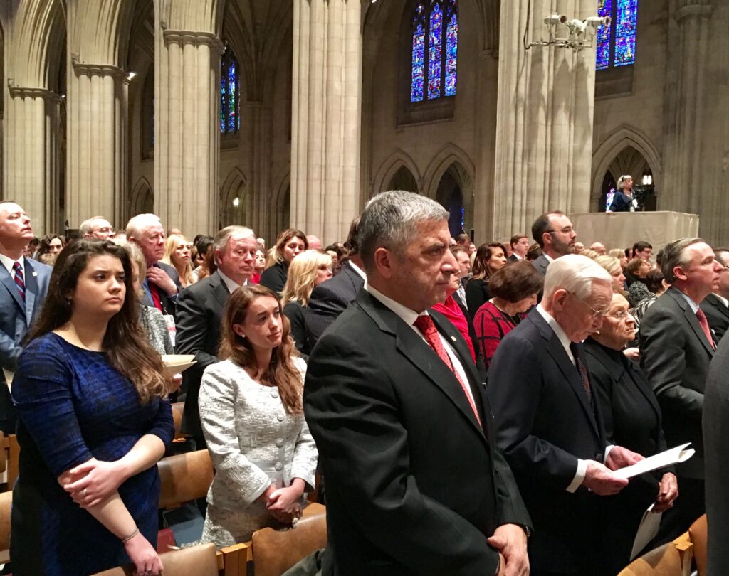 Στην τελετή της Οικουμενικής Προσευχής που πραγματοποιήθηκε στον Καθεδρικό Ναό της Ουάσινγκτον παρουσία του νέου Αμερικανού Προέδρου Ν. Τραμπ, ο Πρόεδρος του Ι.Σ.Α. και της ΚΕΔΕ Γ. Πατούλης Στην τελετή της Οικουμενικής Προσευχής που πραγματοποιήθηκε στον Καθεδρικό Ναό της Ουάσινγκτον παρουσία του νέου Αμερικανού Προέδρου Ν. Τραμπ, ο Πρόεδρος του Ι.Σ.Α. και της ΚΕΔΕ Γ. Πατούλης