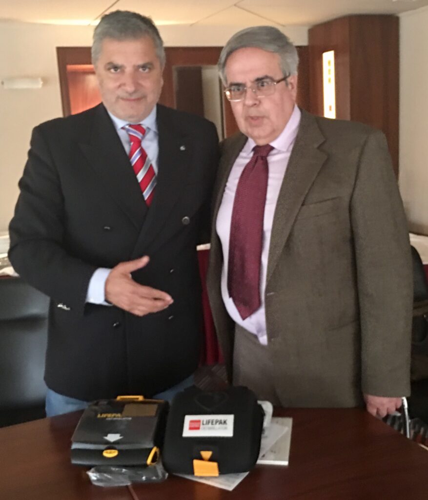 Ο ΙΣΑ δώρισε απινιδωτή στον Ιατρικό Σύλλογο Καλύμνου Ο ΙΣΑ δώρισε απινιδωτή στον Ιατρικό Σύλλογο Καλύμνου