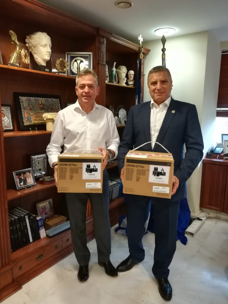 Ο ΙΣΑ δώρισε δύο απινιδωτές στο Δήμο Γεωργίου Καραϊσκάκη, για να καλυφθούν οι ανάγκες των κατοίκων των ορεινών περιοχών Ο ΙΣΑ δώρισε δύο απινιδωτές στο Δήμο Γεωργίου Καραϊσκάκη, για να καλυφθούν οι ανάγκες των κατοίκων των ορεινών περιοχών