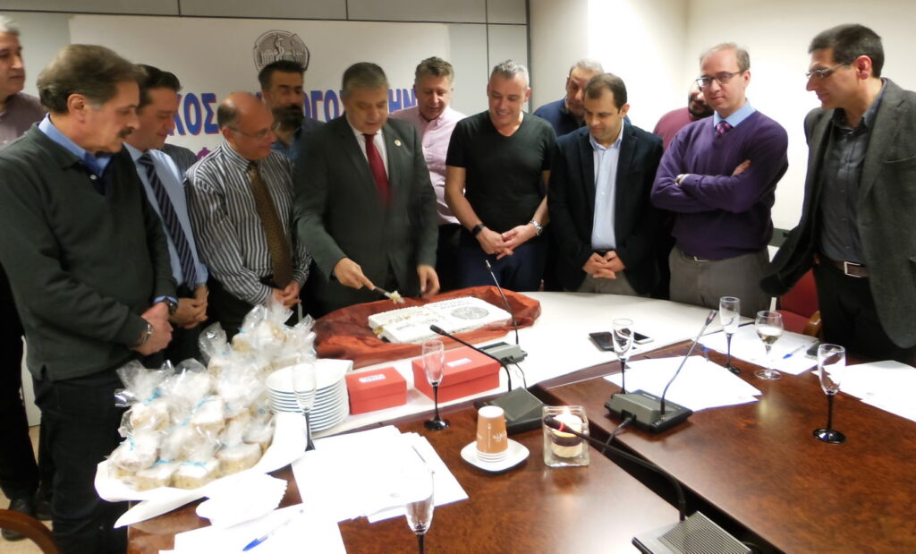 Σε εορταστική ατμόσφαιρα πραγματοποιήθηκε η κοπή της Πρωτοχρονιάτικης πίτας του ΙΣΑ, παρουσία των μελών του ΔΣ και των εργαζομένων Σε εορταστική ατμόσφαιρα πραγματοποιήθηκε η κοπή της Πρωτοχρονιάτικης πίτας του ΙΣΑ, παρουσία των μελών του ΔΣ και των εργαζομένων