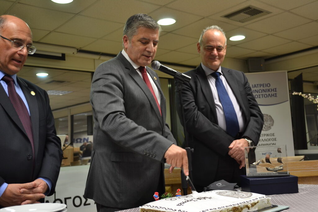 Σε μια συγκινητική εκδήλωση, αφιερωμένη στους εθελοντές, έγινε η κοπή της Πρωτοχρονιάτικης πίτας, του Ιατρείου Κοινωνικής Αποστολής Σε μια συγκινητική εκδήλωση, αφιερωμένη στους εθελοντές, έγινε η κοπή της Πρωτοχρονιάτικης πίτας, του Ιατρείου Κοινωνικής Αποστολής