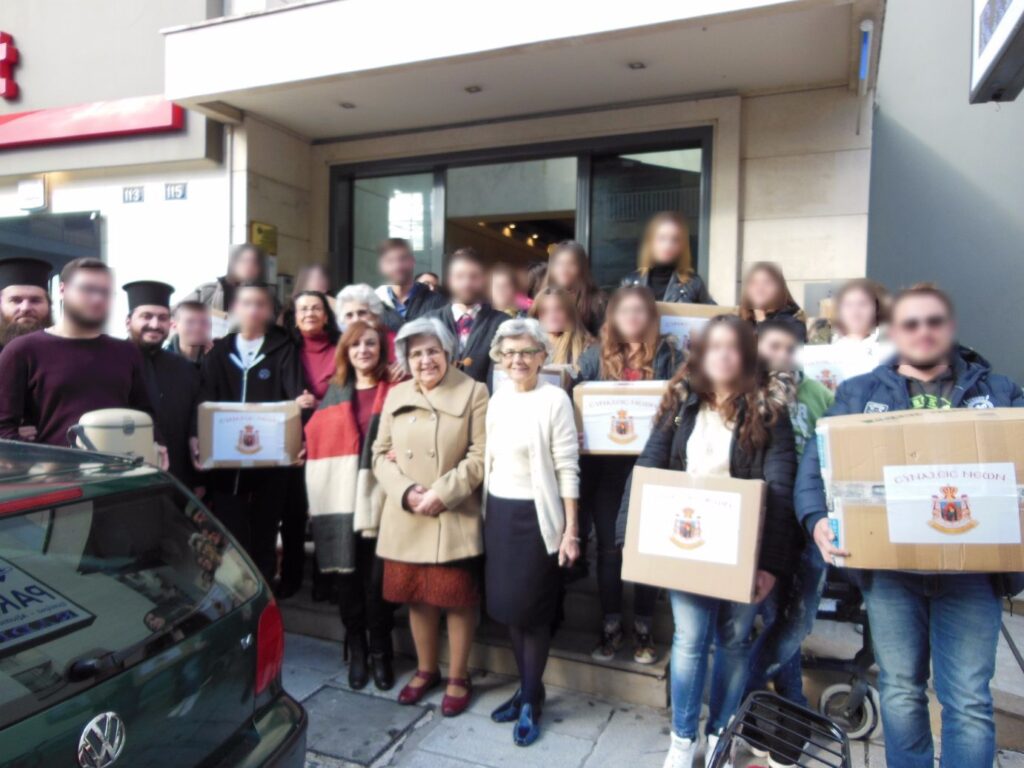 Τριάντα νέοι από την Τρίπολη επισκέφθηκαν το Ιατρείο Κοινωνικής Αποστολής και παρέδωσαν φάρμακα και υγειονομικό υλικό που συγκέντρωσε η Ιερά Μητρόπολη Μαντινείας και Κυνουρίας Τριάντα νέοι από την Τρίπολη επισκέφθηκαν το Ιατρείο Κοινωνικής Αποστολής και παρέδωσαν φάρμακα και υγειονομικό υλικό που συγκέντρωσε η Ιερά Μητρόπολη Μαντινείας και Κυνουρίας