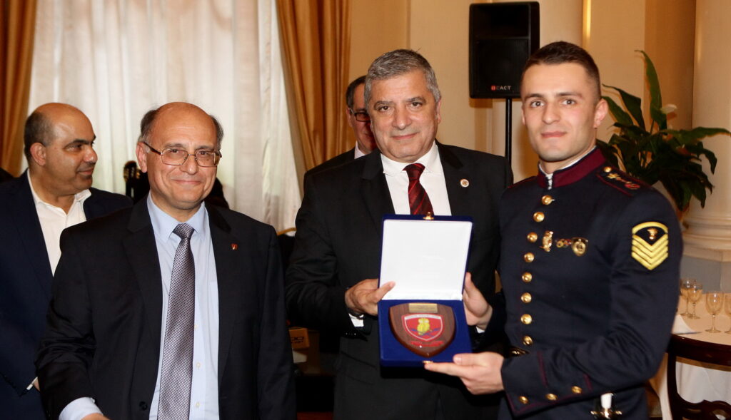 Στην κοπή της βασιλόπιτας του Συνδέσμου Αποφοίτων Στρατιωτικής Σχολής Αξιωματικών Σωμάτων ,παρέστη ο πρόεδρος του ΙΣΑ Γιώργος Πατούλης Στην κοπή της βασιλόπιτας του Συνδέσμου Αποφοίτων Στρατιωτικής Σχολής Αξιωματικών Σωμάτων ,παρέστη ο πρόεδρος του ΙΣΑ Γιώργος Πατούλης