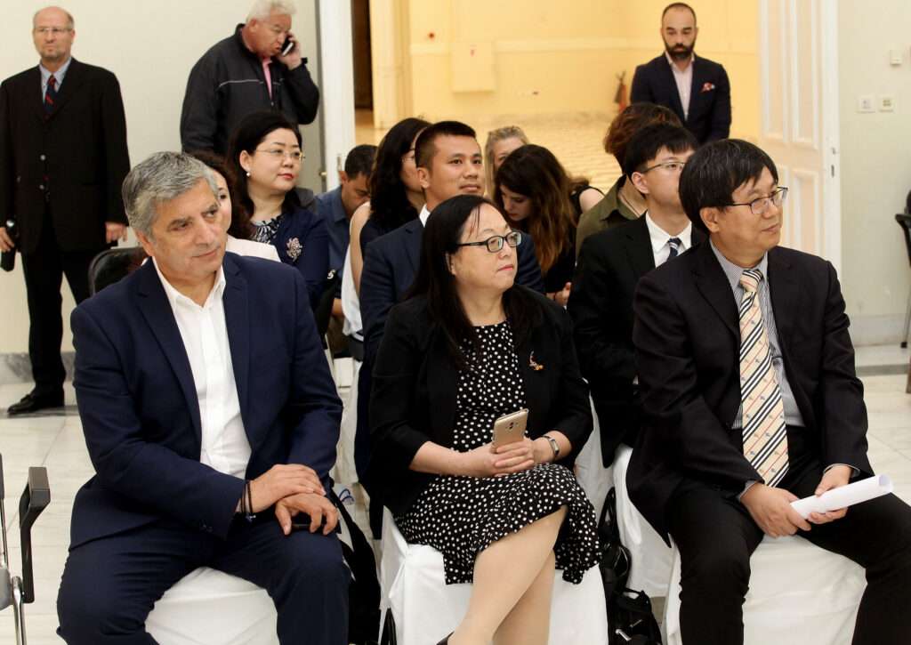 Για τις σημαντικές προοπτικές της χώρας μας στην αγορά της Ασίας μίλησε ο πρόεδρος του ΙΣΑ Γ. Πατούλης, στο πλαίσιο του Ελληνοκινέζικου Φαρμακευτικού Forum Ιπποκράτεια Για τις σημαντικές προοπτικές της χώρας μας στην αγορά της Ασίας μίλησε ο πρόεδρος του ΙΣΑ Γ. Πατούλης, στο πλαίσιο του Ελληνοκινέζικου Φαρμακευτικού Forum Ιπποκράτεια