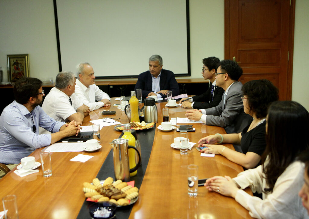 Αντιπροσωπεία κυβερνητικών στελεχών της Κίνας και εκπροσώπων υγειονομικών φορέων, επισκέφθηκαν τον ΙΣΑ και συζήτησαν με μέλη του ΔΣ, για τη στρατηγική συνεργασία στον τουρισμό υγείας και την ανταλλαγή τεχνογνωσίας, σε θέματα κοινού ενδιαφέροντος Αντιπροσωπεία κυβερνητικών στελεχών της Κίνας και εκπροσώπων υγειονομικών φορέων, επισκέφθηκαν τον ΙΣΑ και συζήτησαν με μέλη του ΔΣ, για τη στρατηγική συνεργασία στον τουρισμό υγείας και την ανταλλαγή τεχνογνωσίας, σε θέματα κοινού ενδιαφέροντος