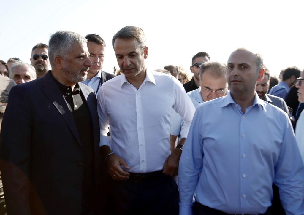 Στο Μάτι, στο οικόπεδο που καθαρίστηκε από επικίνδυνα εύφλεκτα υλικά, μαζί με τον Πρωθυπουργό Κ. Μητσοτάκη, μετέβη ο Πρόεδρος του ΙΣΑ Γ. Πατούλης.