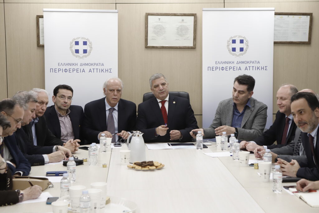 Το Σχέδιο Δράσης για τη διαχείριση των έκτακτων αναγκών που έχουν προκύψει λόγω της εμφάνισης κρουσμάτων κορωνοϊού στη χώρα μας, βρέθηκε στο επίκεντρο ευρείας σύσκεψης που συγκάλεσε ο Πρόεδρος του ΙΣΑ και Περιφερειάρχης Αττικής Γ. Πατούλης