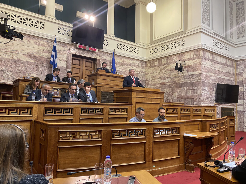 Ένα πάγιο αίτημα του Ιατρικού Συλλόγου Αθηνών, τη χορήγηση φαρμάκων μόνο με ιατρική συνταγή, δεσμεύθηκε ότι θα ικανοποιήσει ο Υπουργός Υγείας Β.Κικίλιας μετά την παρέμβαση του Γ.Πατούλη, στη συζήτηση για το σχετικό νομοσχέδιο στη Βουλή