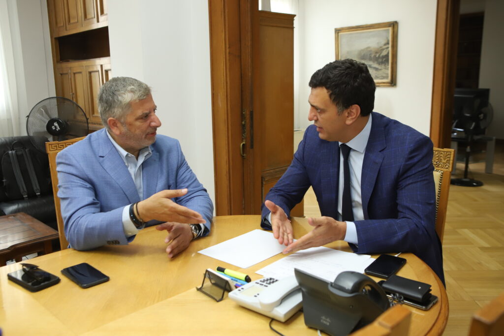 Η αξιοποίηση του επιστημονικού δυναμικού της χώρας για την τουριστική επανεκκίνηση της Αττικής βρέθηκε στο επίκεντρο της συνάντησης του Προέδρου του ΙΣΑ και Περιφερειάρχη Αττικής Γ. Πατούλη με τον υπ. Υγείας Β. Κικίλια