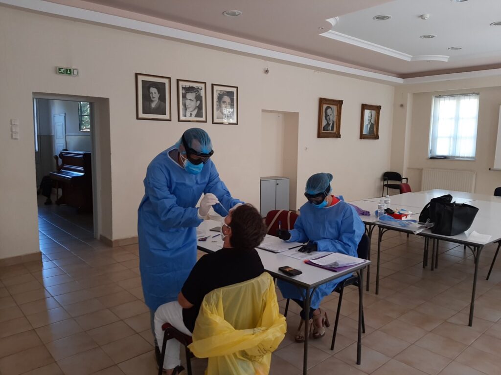 Με εντατικούς ρυθμούς συνεχίζεται ο στοχευμένος επιδημιολογικός δειγματοληπτικός έλεγχος του εκπαιδευτικού και διοικητικού προσωπικού στα σχολεία της Περιφέρειας Αττικής από τα κλιμάκια του ΙΣΑ και της Π. Αττικής