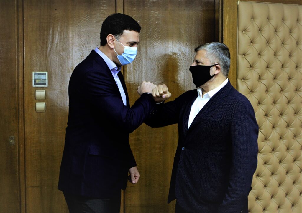 Η ενίσχυση της Π.Φ.Υ και η συνδρομή των ιδιωτών γιατρών στην υγειονομική θωράκιση της χώρας, ήταν το αντικείμενο της συνάντησης του Προέδρου του ΙΣΑ και Περιφερειάρχη Αττικής Γ. Πατούλη, με τον Υπουργό Υγείας Β. Κικίλια