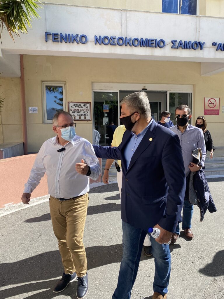 Συναντήσεις με το ιατρικό και νοσηλευτικό προσωπικό, καθώς και με τις διοικήσεις του νοσοκομείου και του Ιατρικού Συλλόγου Σάμου είχε σήμερα ο Πρόεδρος του ΙΣΑ, Περιφερειάρχης Αττικής και Αντιπρόεδρος της ΕΝΠΕ Γ. Πατούλης