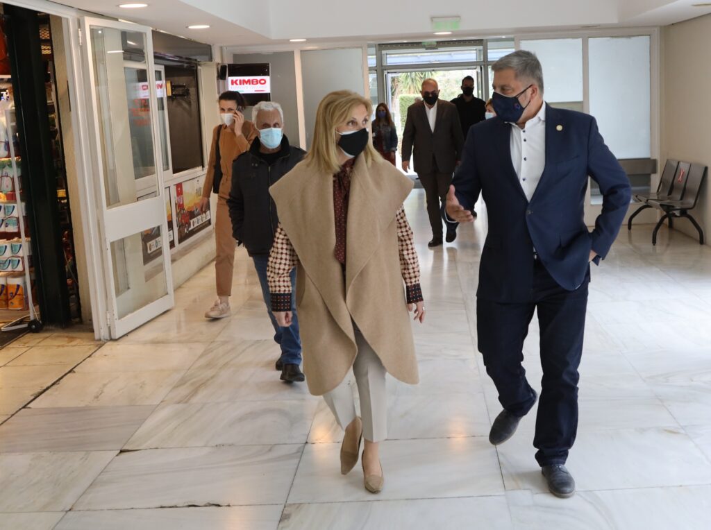 Ο Πρόεδρος του ΙΣΑ και Περιφερειάρχης Αττικής Γ. Πατούλης εμβολιάστηκε σήμερα κατά του SARS -COVID-19 στο Γενικό Κρατικό Αθηνών Γ. Γεννηματά Ο Πρόεδρος του ΙΣΑ και Περιφερειάρχης Αττικής Γ. Πατούλης εμβολιάστηκε σήμερα κατά του SARS -COVID-19 στο Γενικό Κρατικό Αθηνών Γ. Γεννηματά