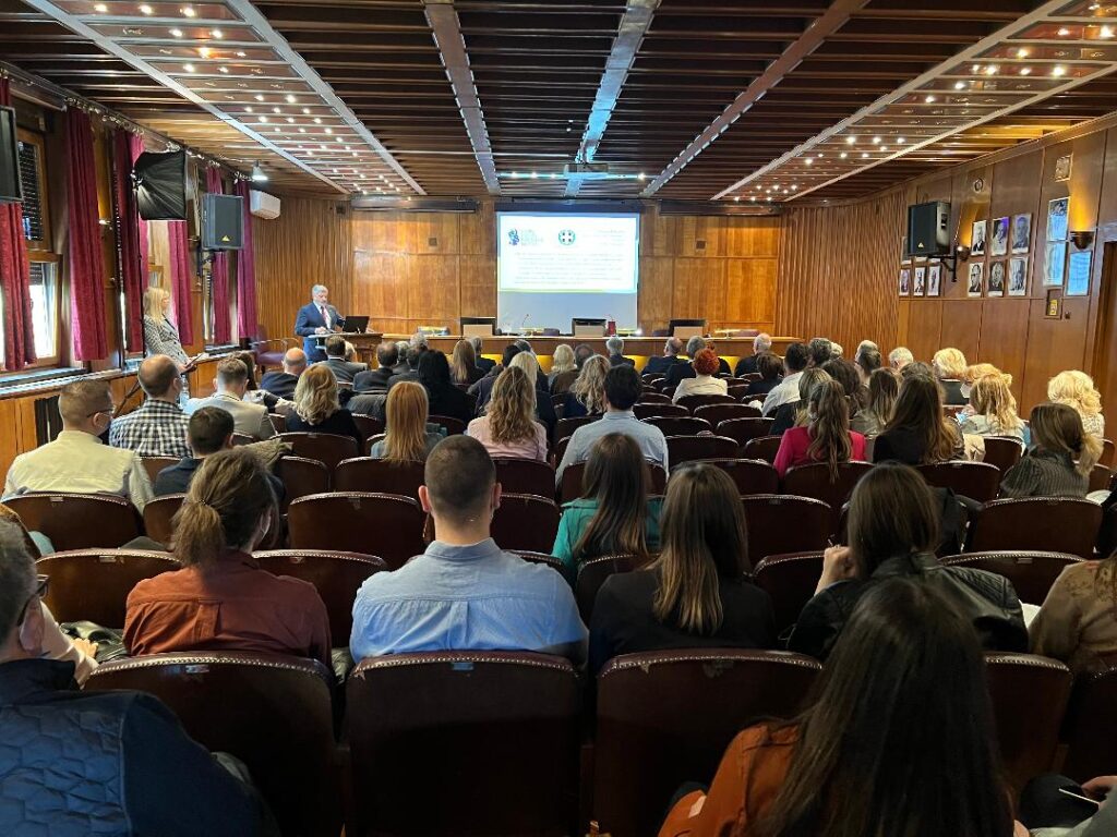 Η προώθηση του Ιπποκράτειου πνεύματος στο επίκεντρο ομιλίας του Προέδρου του ΙΣΑ και Περιφερειάρχη Αττικής Γ. Πατούλη, στο Ελληνοσερβικό Ιατρικό Συμπόσιο, στο Βελιγράδι