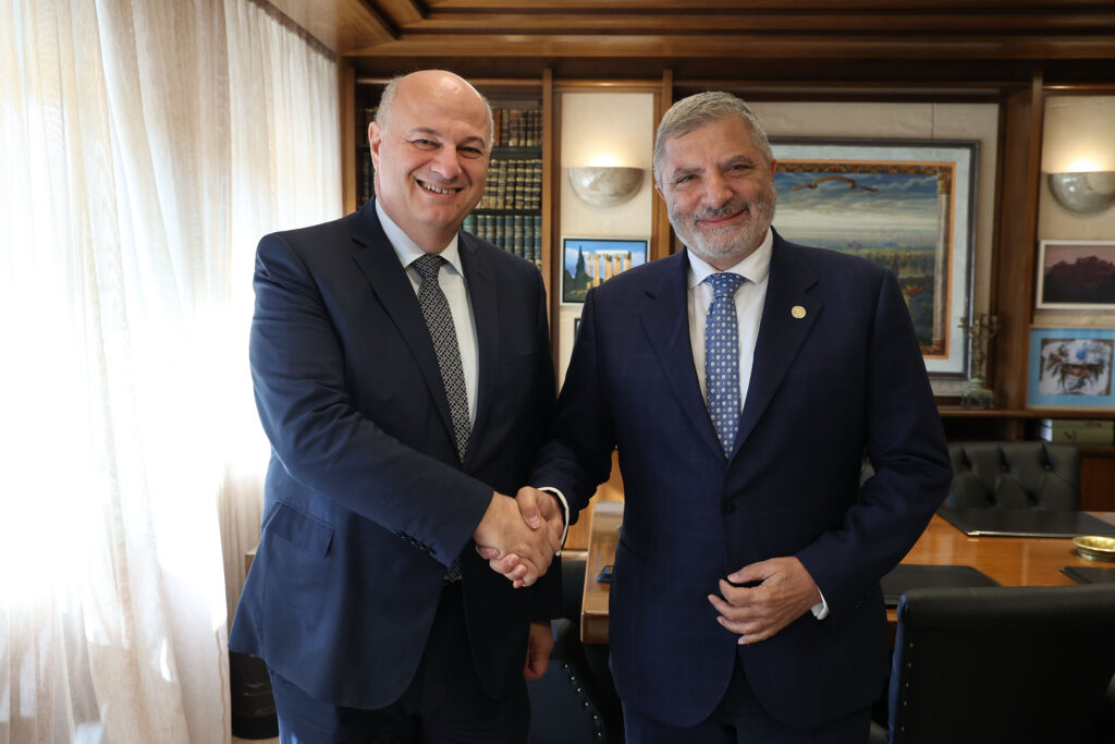 Συνάντηση του Προεδρείου του ΙΣΑ, με τους Υπουργούς Υγείας και Δικαιοσύνης, για την ασφάλεια των ιατρών του ΕΣΥ, κατά την άσκηση των καθηκόντων τους Συνάντηση του Προεδρείου του ΙΣΑ, με τους Υπουργούς Υγείας και Δικαιοσύνης, για την ασφάλεια των ιατρών του ΕΣΥ, κατά την άσκηση των καθηκόντων τους