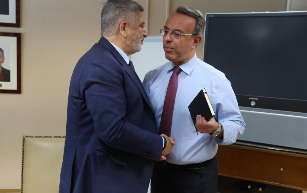 Συνάντηση του Προεδρείου του ΙΣΑ με τον Υπουργό Οικονομικών, για τη ρύθμιση των δανείων και των οφειλών των ιατρών Συνάντηση του Προεδρείου του ΙΣΑ με τον Υπουργό Οικονομικών, για τη ρύθμιση των δανείων και των οφειλών των ιατρών