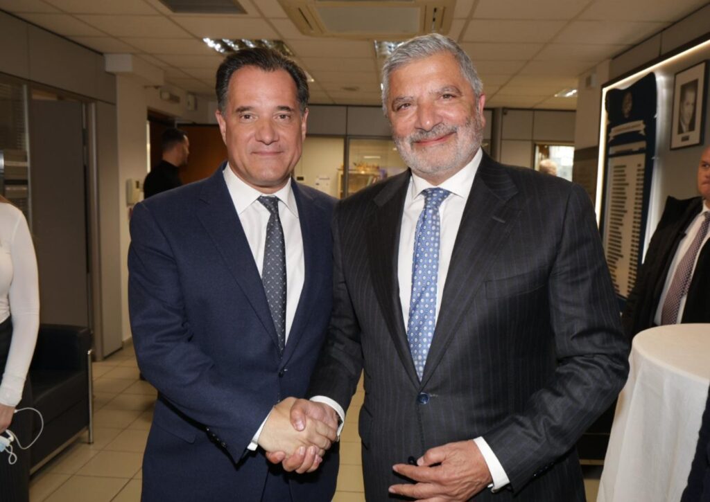 Kοπή της Πρωτοχρονιάτικης πίτας του ΙΣΑ, παρουσία του Υπουργού Υγείας Άδωνι Γεωργιάδη, στα γραφεία του Συλλόγου