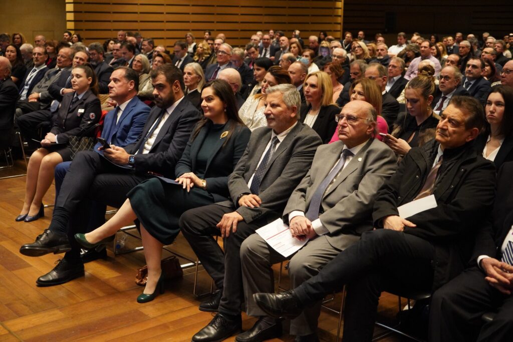 Στην προσπάθεια του ΙΣΑ να ενταχθούν οι Έλληνες καρδιολόγοι στα προληπτικά προγράμματα του πληθυσμού αναφέρθηκε ο Πρόεδρος του ΙΣΑ, στο πλαίσιο του χαιρετισμού του, στο ESC διεθνές συνέδριο Cardiology Practice Conference 2025