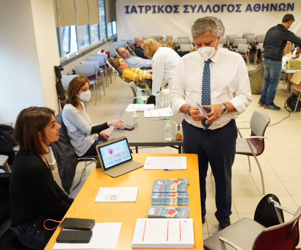 Με επιτυχία ολοκληρώθηκε η 8η εθελοντική αιμοδοσία του Ιατρικού Συλλόγου Αθηνών, πλαισιωμένη με δύο νέες δράσεις αλτρουϊσμού