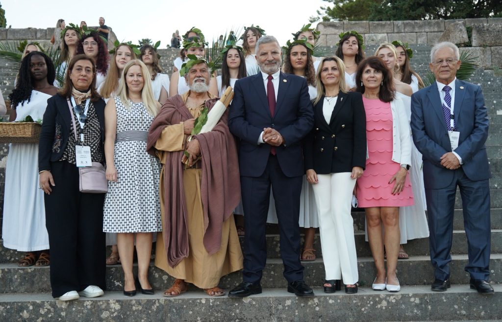 Στον ιερό χώρο του Ασκληπιείου της Κω, πραγματοποιήθηκε η τελετή ορκωμοσίας των αριστούχων ιατρών Ιατρικών Σχολών-Συμμετείχαν 40 φοιτητές και καθηγητές από 15 Ιατρικές Σχολές από Ελλάδα και εξωτερικό